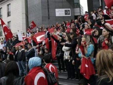 5 bin Türk Fransa'da eylemde