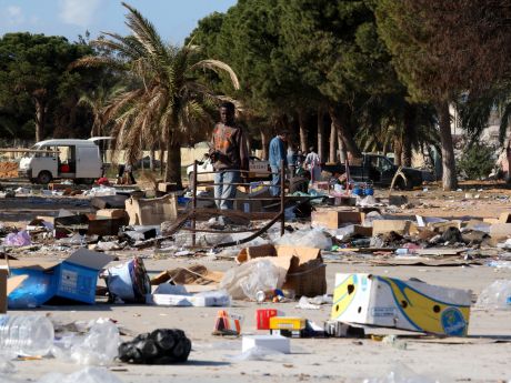 Kaddafi'nin sarayı moloz yığınına döndü