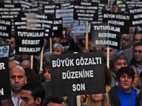 İzmir adalet için yürüdü