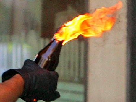 İtfaiye ekibine molotoflu saldırı