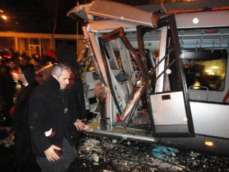 Metrobüs yolunda feci kaza