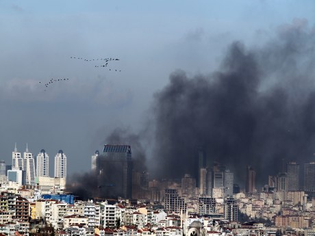 Taksim duman altında kaldı