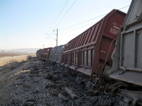 Yük treni raydan çıktı (11.02.2011)