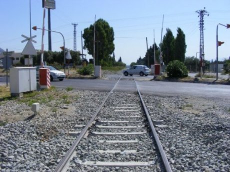 Beriyeri kırarak tren yoluna girdi