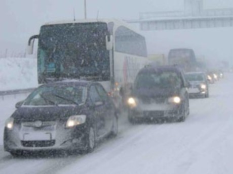 Bolu Dağı'nda kar etkili oluyor