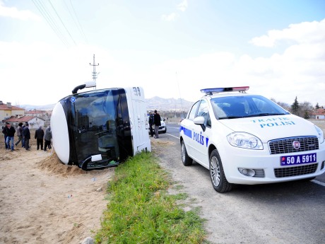 Nevşehir'de turist otobüsü devrildi