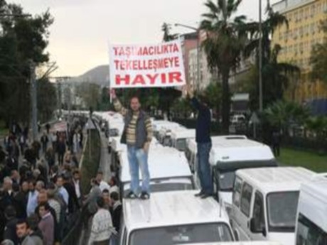 Dolmuş şoförleri Altepe'nin istifasını istedi