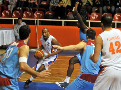 Mersin, Trabzonspor'u devirdi: 81-79