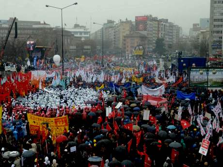 Sağlık emekçilerine miting çağrısı