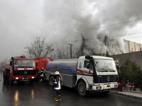 Başakşehir'de iplik fabrikasında yangın (28.04.2011)