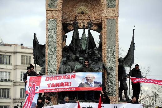 Şeriat yanlıları sokağa döküldü!