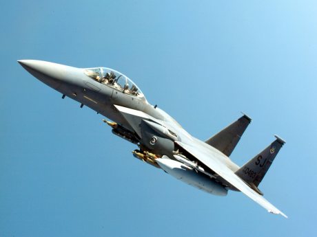 Rusya'da Su-27 tipi savaş uçağı düştü