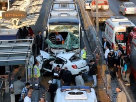 Metrobüs yolunda kaza: 1 ölü (17.05.2011)