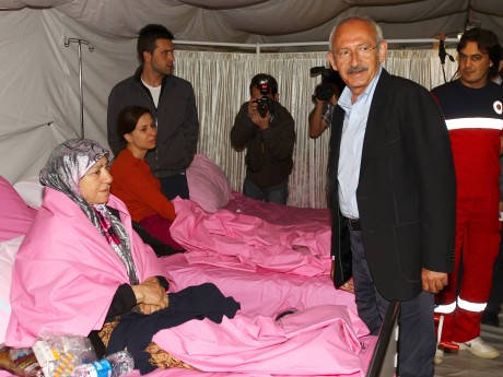 Kılıçdaroğlu deprem bölgesinde