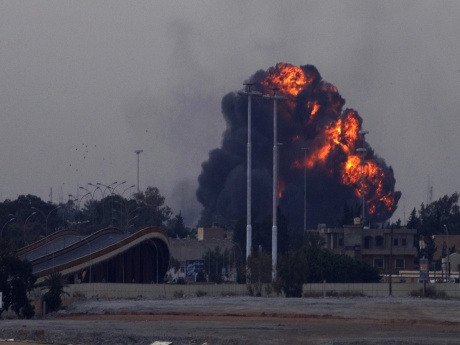 Kaddafi güçleri Misrata'yı bombalıyor (23.05.2011)