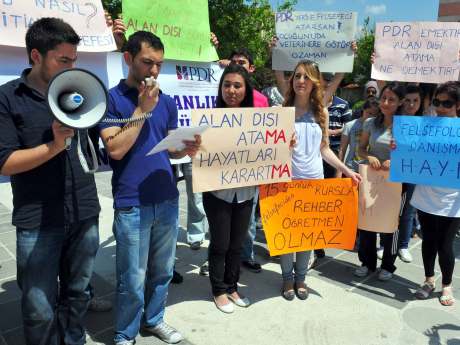 Rehber öğretmenlerden protesto