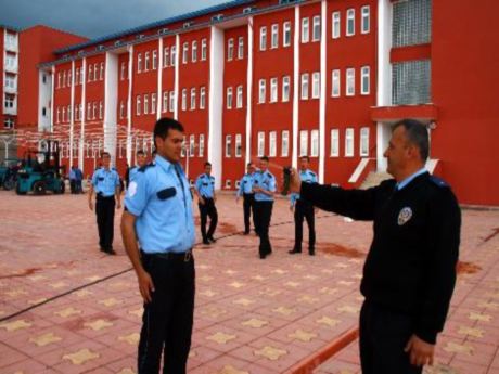 Polis adaylarına biber gazlı eğitim