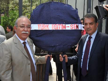 Türk Eğitim-Sen'den ÖSYM'ye siyah çelenk