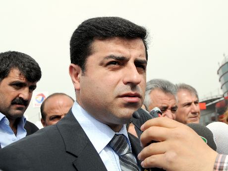 Demirtaş, seçim beyannamesini açıkladı