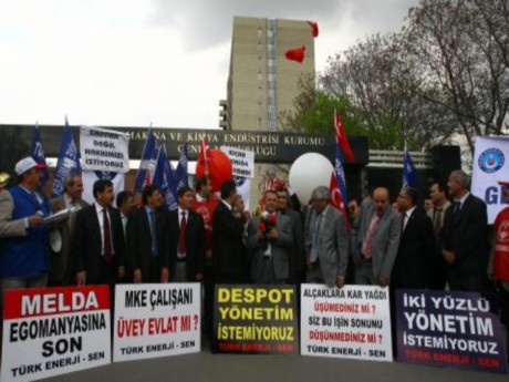 MKE önünde balonlu protesto