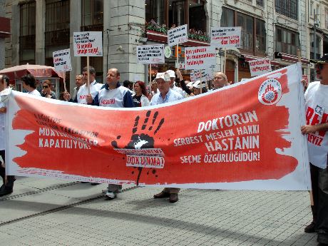 Doktorlardan protesto