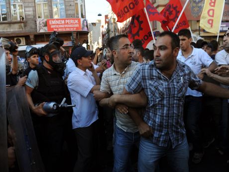 YSK protestosunda gözaltına alınan 40 kişi adliyeye sevk edildi