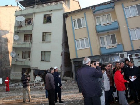 Kütahya'da 2 bin 182 konut ağır hasarlı