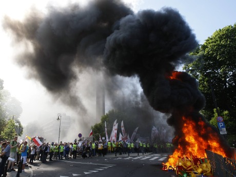 Protestoların yeni adresi: Polonya