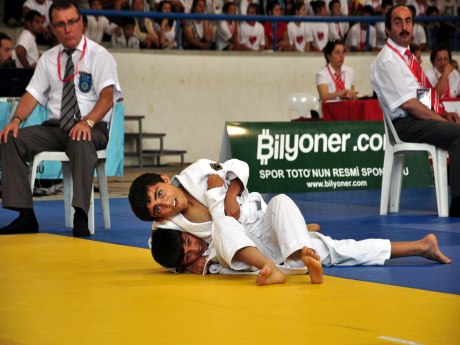 Miniklerin judo yarışı