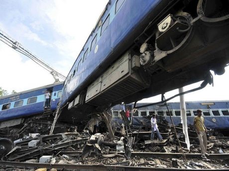 Tren felekatinde ölü sayısı 69'a yükseldi