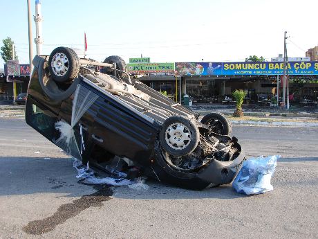 Gelin ve damadı trafik kazası ayırdı