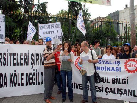 Vakıf Üniversitesi çalışanlarından protesto