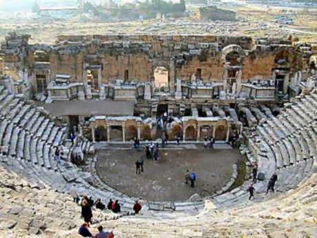 Hierapolis'te sahne restore edilecek