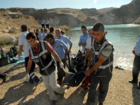 Serinlemek için baraja girdi, boğuldu