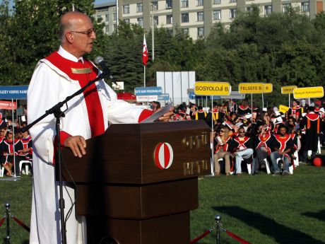 ODTÜ'de mezuniyet sevinci