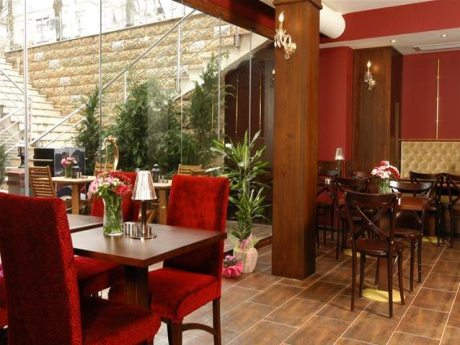 İsveç Kralı'nı restorana almadı