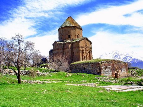 Akdamar Kilisesi'nde turist yoğunluğu