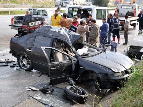 Kazalar can aldı: 3 ölü, 11 yaralı