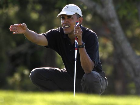 Obama depreme golf oynarken yakalandı