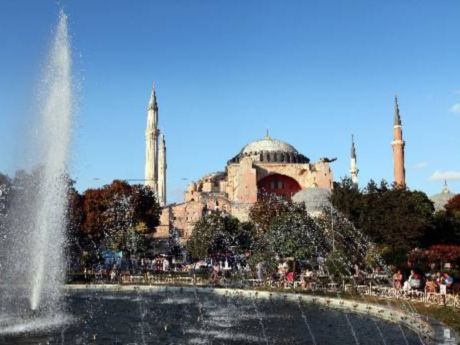 Ayasofya'ya ziyaretçi akını