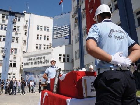 Şehit polis toprağa verildi (14.09.2011)