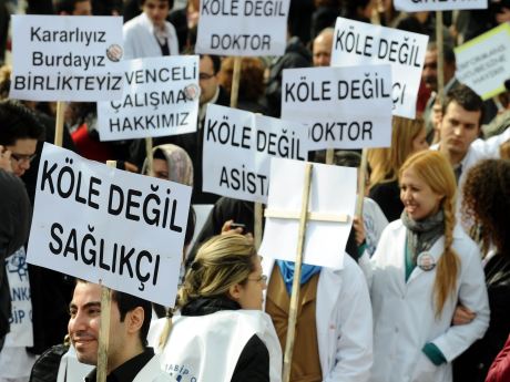 Sağlık çalışanlarından KHK protestosu