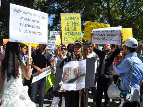 ''Tabuta değil sınıfa girmek istiyoruz''