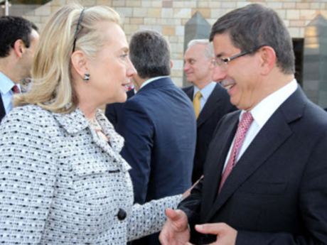 Clinton'dan Davutoğlu'na mesaj