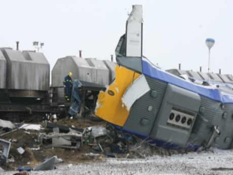 Tren raydan çıktı: 49 yaralı