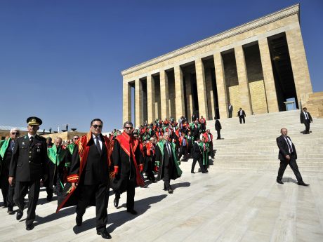 Yargıçlar Anıtkabir'i ziyaret etti