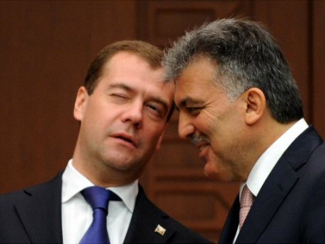 Gül, Medvedev'in şeref konuğu olacak