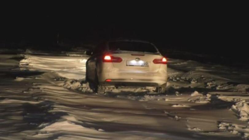 Otomobili kara saplandı donmaktan son anda kurtuldu