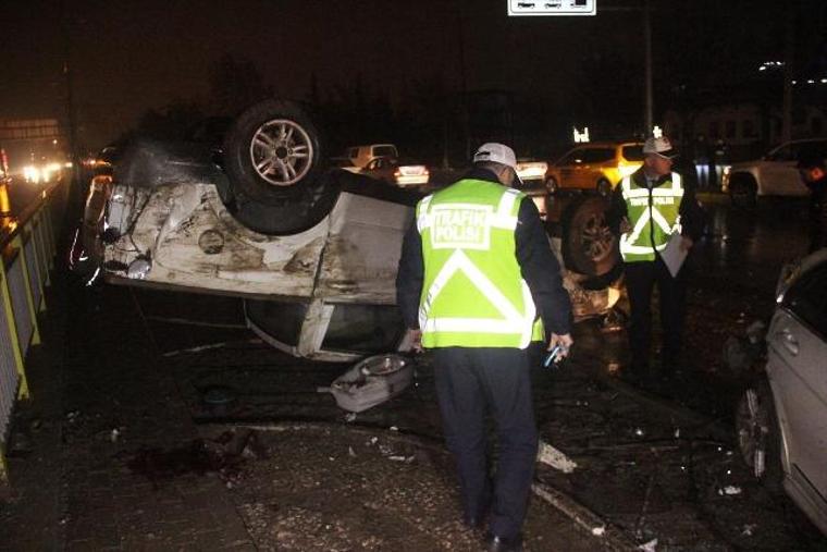 Kazazedeye yardıma gidenlere otomobil çarptı: Ölü ve yaralılar var