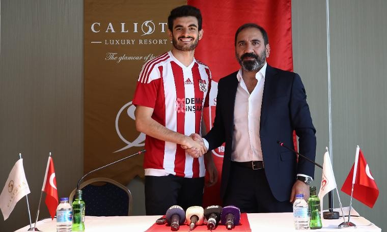 Fatih Aksoy resmen Sivasspor'da